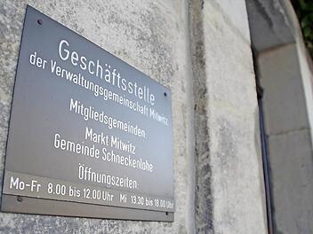 Im Mitwitzer Rathaus herrscht nicht nur während der Öffnungszeiten Anspannung. Die Ausfälle der beiden Ersten Bürgermeister und weitere Krankheitsfälle stellen das Personal auf eine harte Probe. Fotos: Marco Meißner