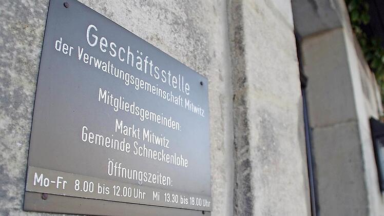 Im Mitwitzer Rathaus herrscht nicht nur während der Öffnungszeiten Anspannung. Die Ausfälle der beiden Ersten Bürgermeister und weitere Krankheitsfälle stellen das Personal auf eine harte Probe. Fotos: Marco Meißner