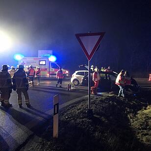 Oberfranken: Schwerverletze nach Frontalcrash an Autobahnauffahrt