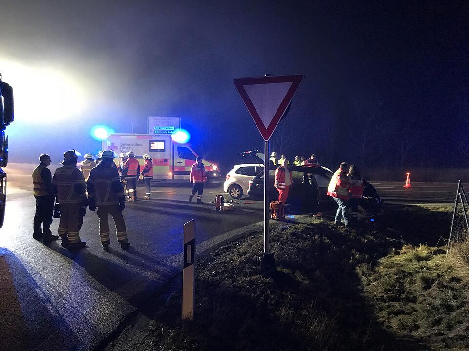 Oberfranken: Schwerverletze nach Frontalcrash an Autobahnauffahrt