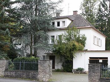 Diese Villa in der Kurhausstraße soll am 5. Dezember zwangsversteigert werden. Foto: Ralf Ruppert