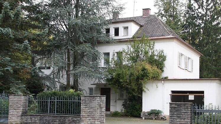 Diese Villa in der Kurhausstraße soll am 5. Dezember zwangsversteigert werden. Foto: Ralf Ruppert