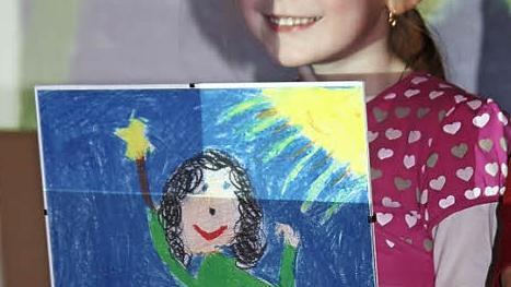 Emily Schner aus der 1c der Eberner Grundschule ließ eine Fee aus einer Blüte aufsteigen.