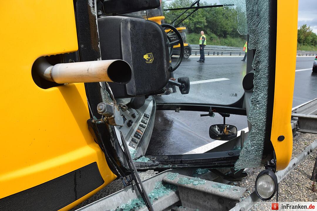 LKW_Unfall_A70_Hallstadt (11)