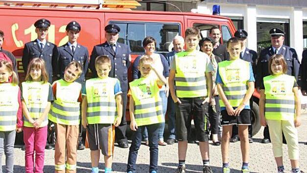 Die Schauberger Löschzwerge haben sogar eine eigene "Uniform". Foto: privat