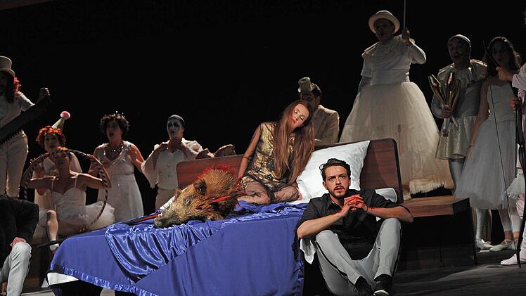 Szene aus der Neuinszenierung von "Dido and Aeneas" am Landestheater CoburgFoto: Andrea Kremper