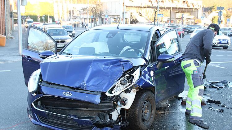 Erheblicher Sachschaden entstand am zweiten Fahrzeug, das am Unfall auf der Angerkreuzung beteiligt war.Michael Stelzner