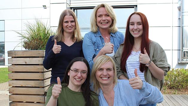 Die Franken-Aktuell-Redakteurinnen (hinten von links) Lisa Faber, Nadine N&uuml;sslein, Jessica Rus, (vorne von links) Jessica Rohrbach und Nina Gr&ouml;tsch haben die Fastenzeit erfolgreich beendet und auch das ein oder andere f&uuml;r ihren Alltag mitgenommen. Lukas Pitule