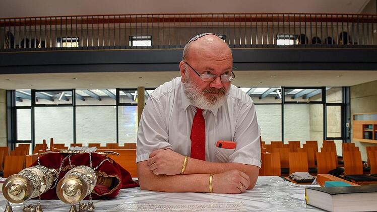Martin Arieh Rudolph in der Bamberger Synagoge: "Es bedeutet viel Arbeit, den Menschen das Judentum nahezubringen." Foto: Ronald Rinklef