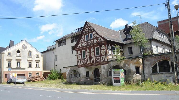 Die ehemalige Leiner-Brauerei in Förtschendorf soll saniert und wieder aufgehübscht werden. Das Gebäude mit seiner denkmalgeschützten ehemaligen Gastwirtschaft (einstmals Restaurant und Hotel) liegt seit Mitte der 90er Jahre brach.  K.- H. Hofmann