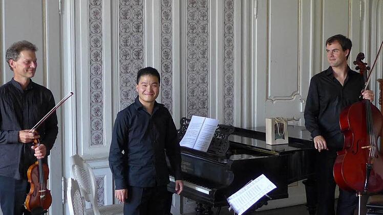 Das "Saxonia Piano Trio" bot einen auserlesenen Konzertnachmittag im Festsaal des Rentweinsdorfer Schlosses der Rotenhans. Foto: Sabine Meißner