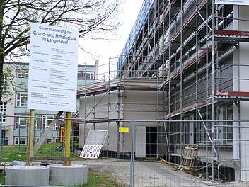 Sanierung und Umbau der Johannes-Petri-Schule (Foto) liegen im Zeitplan.  Fotos: Winfried Ehling