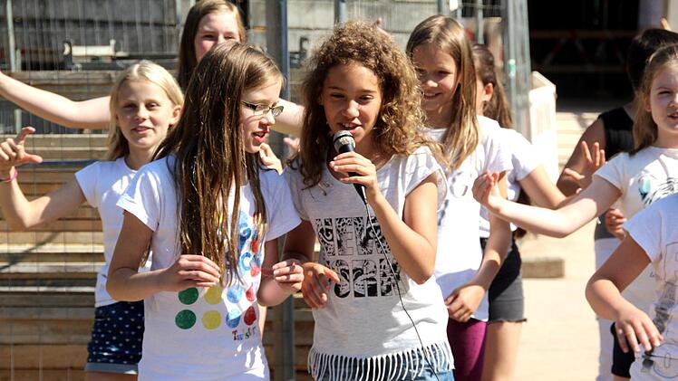 Am Erweiterungsbau der Carl-Platz-Schule wurde Richtfest gefeiert.  Foto: Richard Sänger