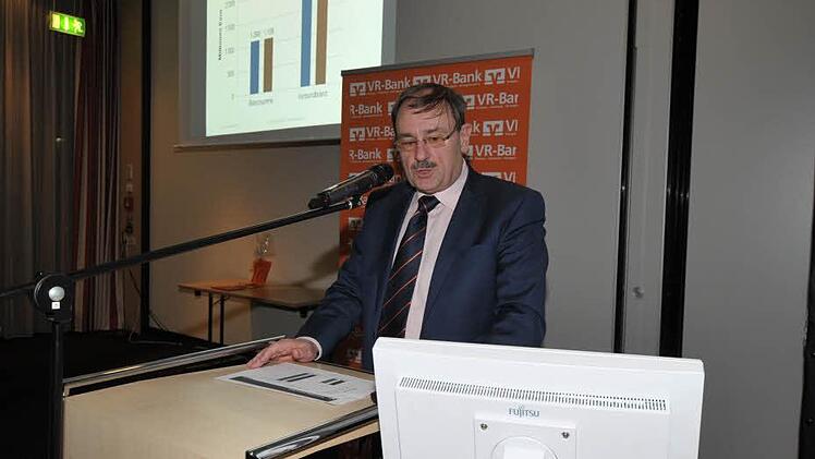 Bernd Ehrlicher präsentierte die Zahlen. Fotos: Roland Meister