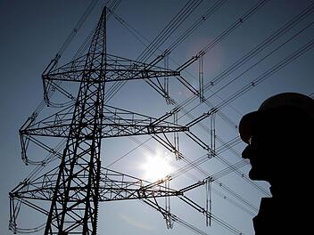 Die geplante Stromautobahnen sorgen in Franken bei Bürgern und Politikern für Ärger. Symbolbild: dpa