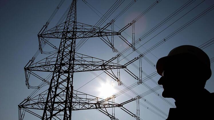 Die geplante Stromautobahnen sorgen in Franken bei Bürgern und Politikern für Ärger. Symbolbild: dpa