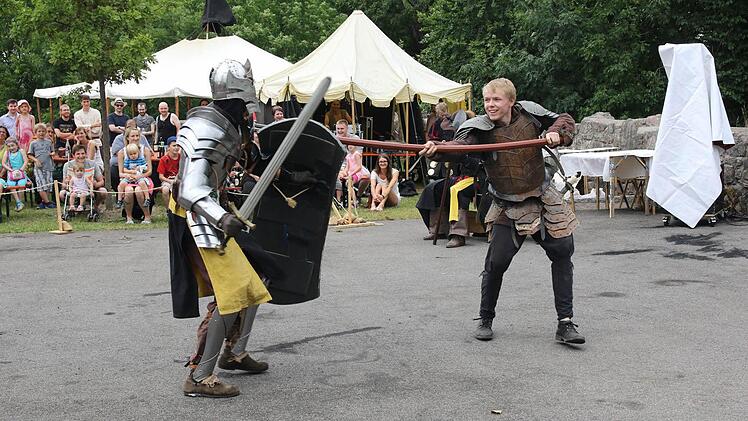 Spannende Ritterkämpfe gab es auf der Lauterburg zusehen. Foto: Michael Stelzner