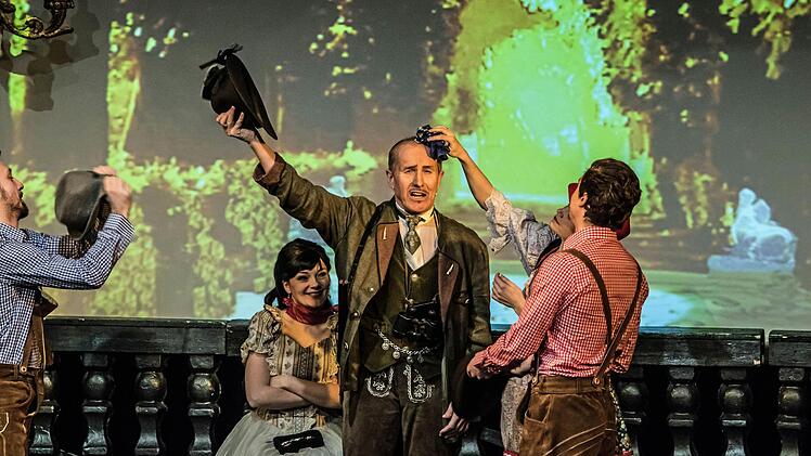 Die Aufführung des Musicals "Sissi" im Kongresshaus Rosengarten beschert dem Coburger Publikum ein Wiedersehen mit Claus J. Frankl als Darsteller und Regisseur.