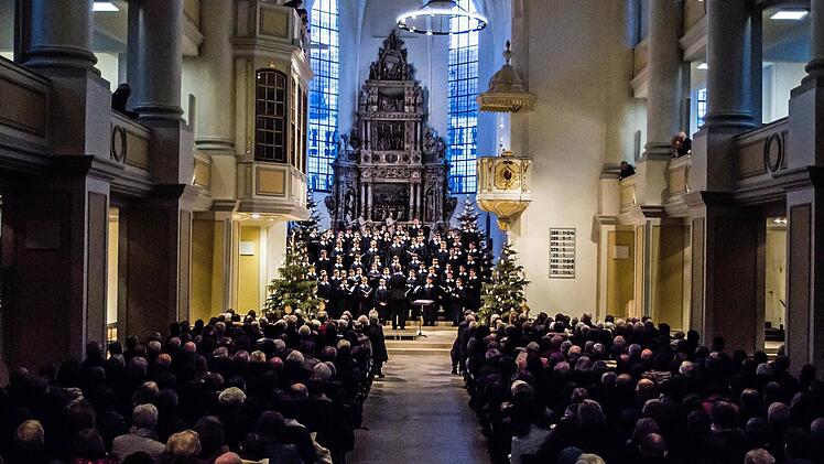 Unter der Leitung von Martin Lehmann beeindruckte der Windsbacher Knabenchor bei seinem Gastspiel in der Coburger Morizkirche. Foto: Jochen Berger