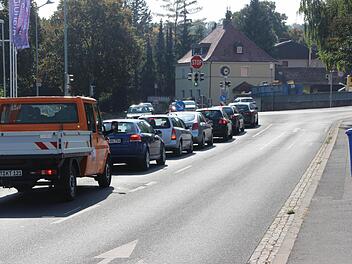 Größtes Problem: Die Linksabbieger von der Siegfried-Wilke-Straße in die B8 kommen nur ganz langsam voran.