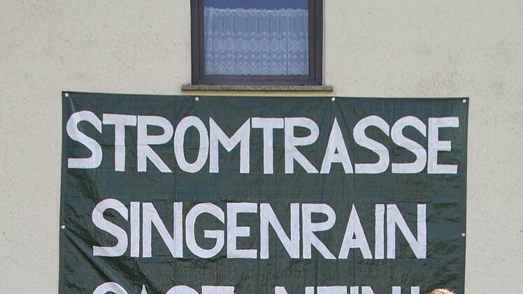 Wollen eine Bürgerinitiative gründen: Sigrun Morshäuser, Monika und Alfred Karges mit Enkel Yannick und Sohn Florian. Foto: Ulrike Müller