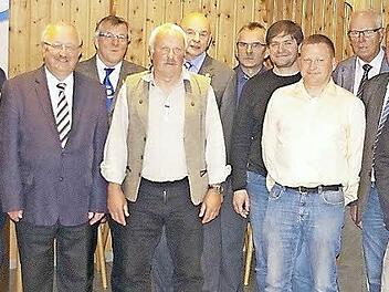 Der Bayerische Fußball-Verband zeichnete in Steinberg engagierte Ehrenamtliche aus dem Kreis Coburg/ Kronach aus. Den Ehrungsnachmittag hat Margot Härtlein (rechts) seit einigen Jahren zur festen Einrichtung gemacht.  Fotos: Heike Schülein