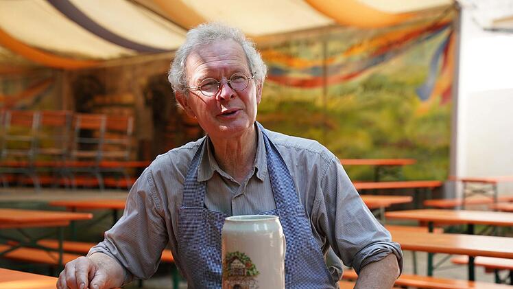 Der Wirt Friedrich Engelhardt vom Entla's-Keller gehört zum Inventar der Bergkirchweih.Frank Türpitz