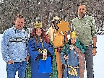 Die Heiligen Drei K&ouml;nige mit dem Stettfelder CSU-Vorsitzenden Felix Frankenstein (links) und dem B&uuml;rgermeisterkandidaten Udo Busch.