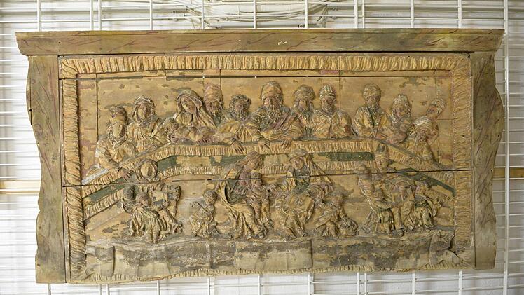 Dieses Epitaph stammt aus einer Kirche. Welche das ist, will Alexander Süß noch herausfinden. Foto: Ronald Rinklef