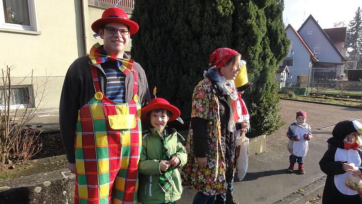 Ein Faschingsumzug nur für Kinder, organisiert vom FC Viktoria in Poppenroth. Wolfgang Wimmel