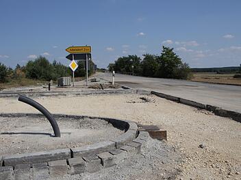 Der Ausbau der B 470 auf Höhe von Adelsdorf liegt im Zeitplan und soll Ende August fertig sein.  Foto: Andreas Dorsch