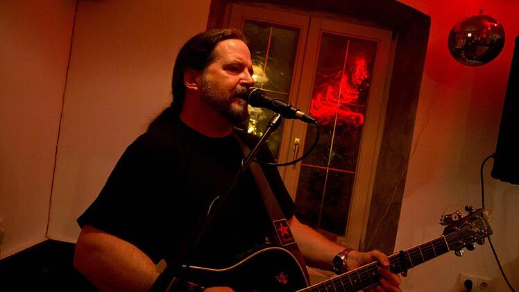 Joe Ginnane begeisterte mmit Rockklassikern