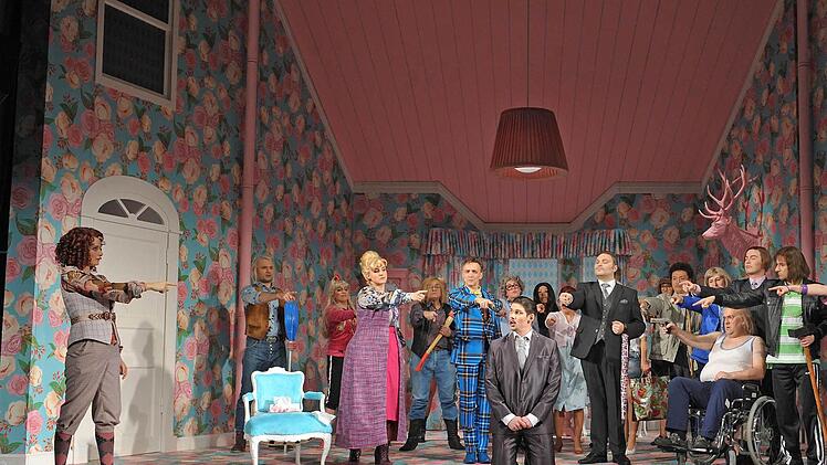 Szene aus der Neuinszenierung von Otto Nicolais "Die lustigen Weiber von Windsor" am Landestheater Coburg. Foto: Andrea Kremper