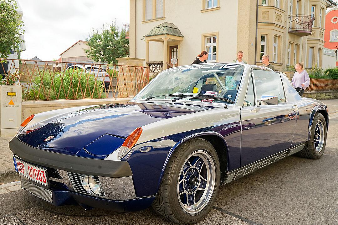 Historische Automobile und Motorräder