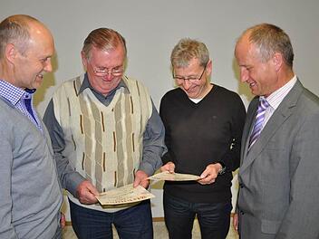 Vorsitzender Werner Keller, Herbert Memmel (60 Jahre Mitglied), Ehrenmitglied Ludwig Berninger, Alfred Erhard (von links) Foto: Daniel Wiener