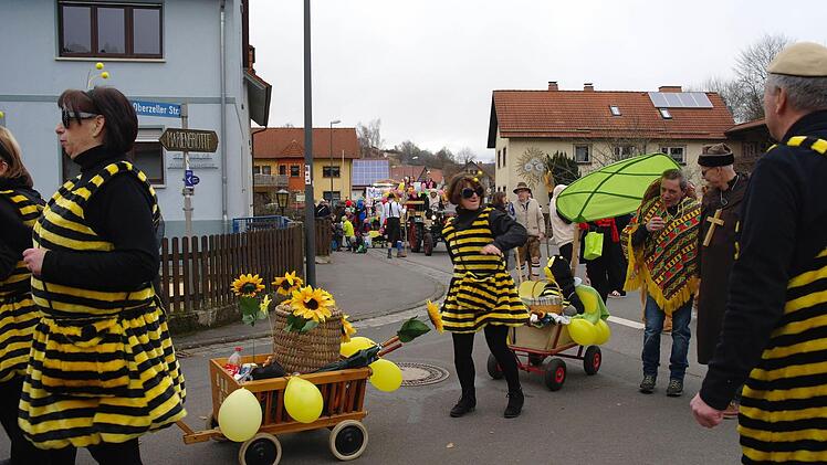 Die fleißigen Speicherzer Bienen verteilten Süßes. Foto: Stephanie Elm