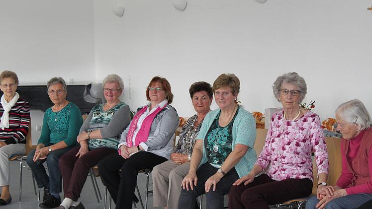 Kursleiterinnen, Fünfte v. l. ist Erika Schneider