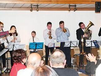 Die jungen Musiker bei ihrem Auftritt in der Festhalle. Foto: privat