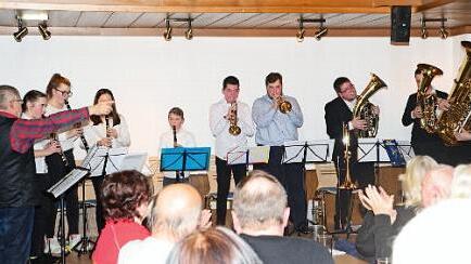 Die jungen Musiker bei ihrem Auftritt in der Festhalle. Foto: privat