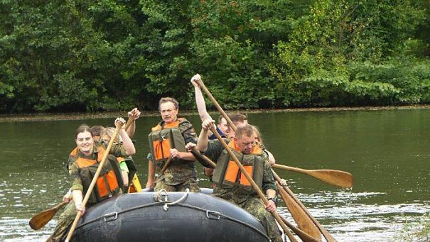 Mit vereinten Kr&auml;ften ging es flott auf der Saale voran.  Foto: Wedler