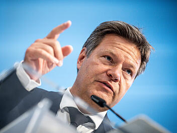 Robert Habeck ruft Alarmstufe des Notfallplans Gas aus