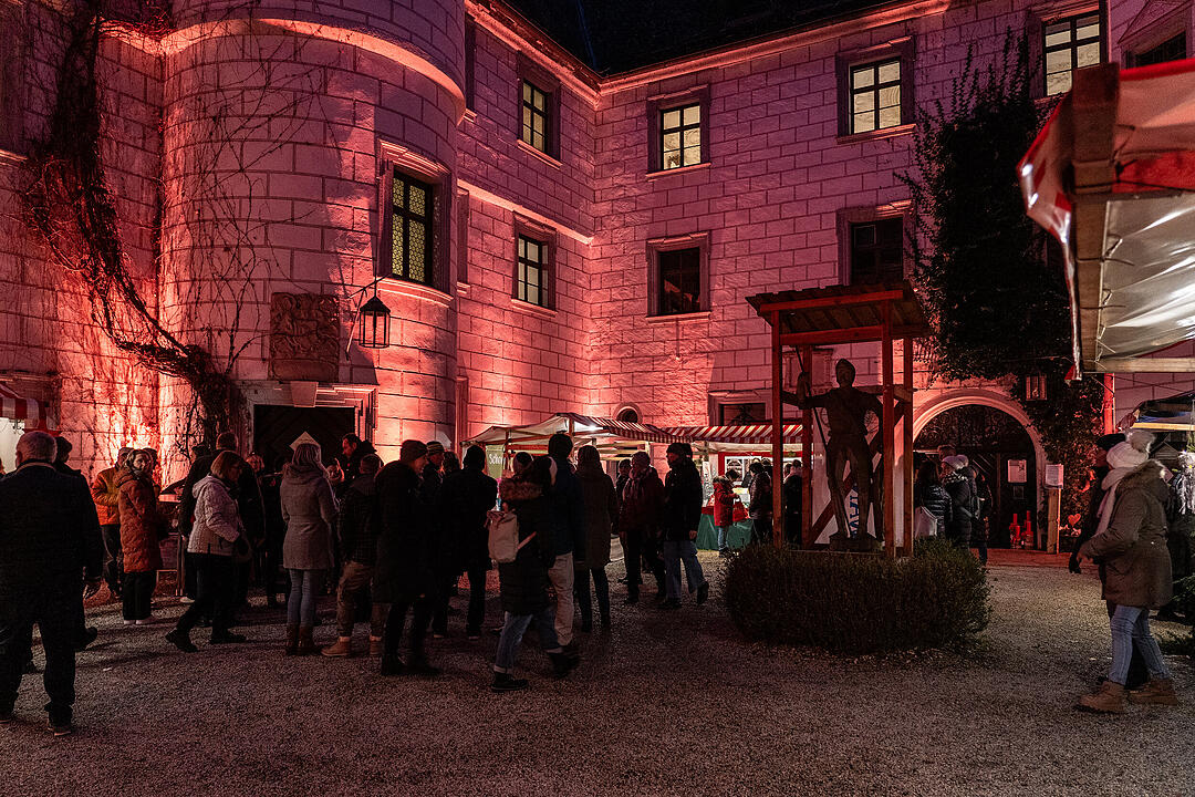 Der wunderschöne Weihnachtsmarkt ist ein Erlebnis für die ganze Familie!