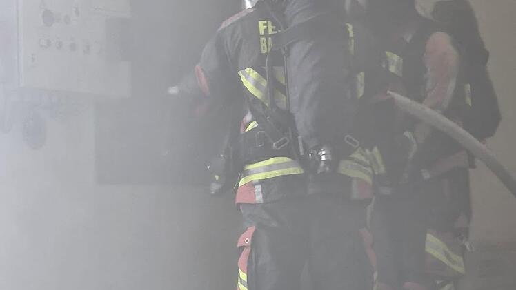 Supermarkt in Bad Staffelstein evakuiert: Feuerwehr bek&auml;mpft Rauchentwicklung