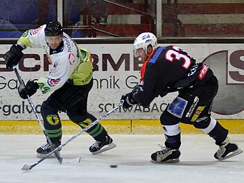 Jan Michalek (links) schoss den Höchstadter EC in Memmingen mit 1:0 in Führung. Foto: Picturedreams/Archiv
