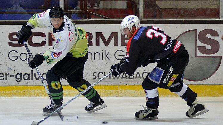 Jan Michalek (links) schoss den Höchstadter EC in Memmingen mit 1:0 in Führung. Foto: Picturedreams/Archiv