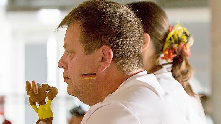 Thomas Sommer mit seiner Glücksmaus.