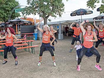 Für eine Show, die nicht nur die Kinder begeisterte, sorgte die Zumbatruppe von Injoy.  Foto: Klaus Gagel