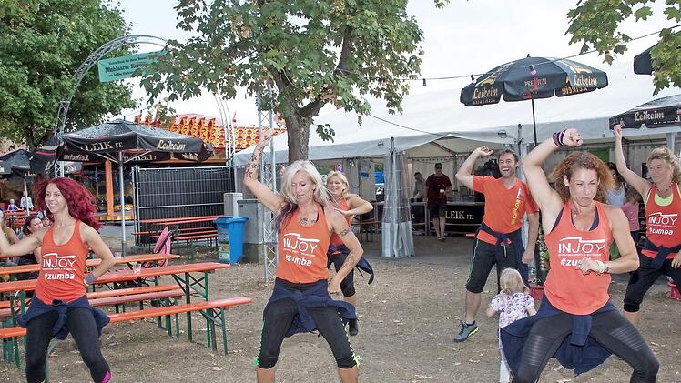 Für eine Show, die nicht nur die Kinder begeisterte, sorgte die Zumbatruppe von Injoy.  Foto: Klaus Gagel