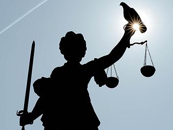 Justitia ist die Personifikation der Gerechtigkeit. Diese wird auch bei dem Prozess erwartet. Foto: Archiv/dpa