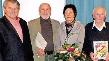 Geehrt wurden Ernst Albert, Rudi Krug (mit Gattin Traudl) und Edwin Zösch (mit Gattin Hedwig; von links). Foto: Alfons Beuerlein